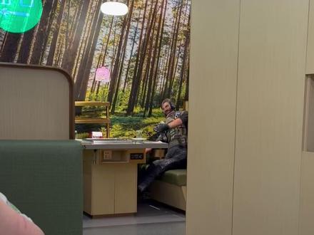 【三角洲行动x海底捞】两分钟带你第一梯队速通绝密海底捞联动 这次联动不论是海底捞的餐品、菜量,还是三角洲的周边质量都非常的好。各位鼠鼠有意的话可以第一时间团券到店核销,晚了的话可能会错过很多稀有好看小周边的。
#三角洲行动海底捞 #海底捞 #游戏破壁计划 #新春来三角洲接红 #三角洲新春接红攻略