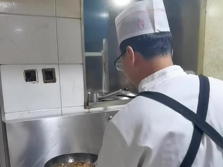 林蛙焖土豆 有喜欢吃的么?#三林人家民间菜馆 #地方特色美食 #长白山林蛙 #美食教程 #热门