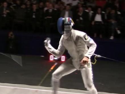 击剑选手背后的绳子是干嘛用的?#西瓜知识