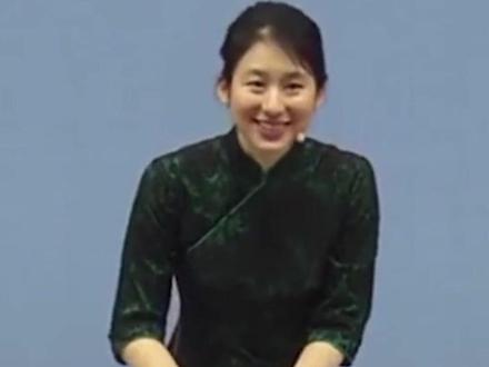 怪不得她一个点头,就有人再掷千金 #陈良玲 #女性 #旗袍 #拍卖师