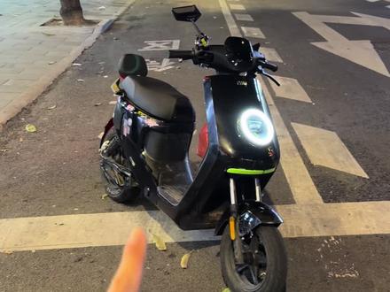 小牛mt 26款准新车只跑了290公里,远驱280控制器 后面一套 2000瓦全顺 黑色动力版在App支持智能靠近解锁 48v45a电池 5a充电器💰3999#浮动制造#小牛#mt