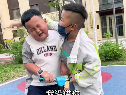 咱俩好兄弟!上去来一口!#娥哥的兄弟们 #人类幼崽成长记 #好兄弟@娥哥 @娥哥家十九