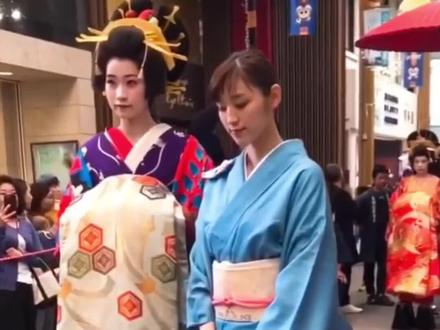 花魁是如何走路的,为何要身穿棉被出门