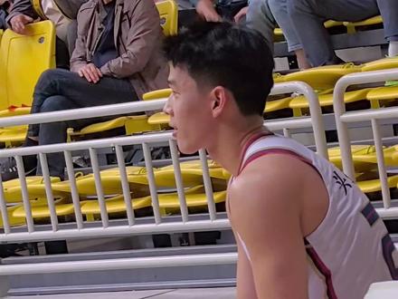 中国留洋小将集体转校,林葳淡厚然同步离队,仅剩赵维伦仍在观望 #中国男篮 #林葳 #淡厚然 #CBA #赵维伦