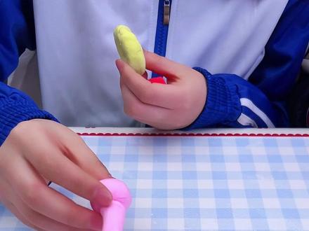 过年放假在家和孩子开一个甜品铺子吧,让孩子体验一把当甜品师的乐趣#亲子手工diy #有趣的儿童手工作品 #益智玩具