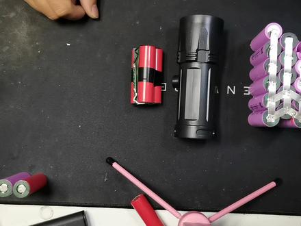 18650电池加装11元钓鱼夜灯的一些小方法。 #diy #工具 #钓鱼 #18650锂电池 #拆解 #电子爱好者 #技术分享