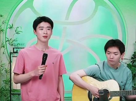 传熙和泓廷男生组
女生组已发
ps:泓廷,180年
辽宁本溪人
加拿大多伦多大学硕士研究生毕业
本科专业:东亚研究
研究生专业:信息学
联合国教科文组织总部从业经验
#董宇辉 #董宇辉拥有暖评最多的评论区 #与辉同行 #兰知春序 #董尓