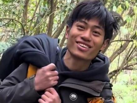 12月3日(报道),张家界七星山荒野求生决赛第10天,#人气选手“林北”选择拿2000元奖金退赛 :“想家了,回家!”他因乐观性格走红,比赛期间涨粉36万,目前决赛圈还剩8位选手。