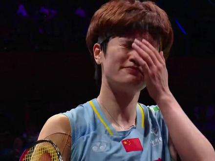 大家觉得,这个世界上还有比安洗莹体力更强大的女人吗? 2026亚锦赛女单决赛决胜局上半局,王祉怡第三个多拍球,几乎耗掉了全部体力,所以上半局进入局歇,大比分落后,安洗莹体能太强大了!#羽毛球比赛回放 #羽毛球比赛 #羽毛球单打赛场 #国羽比赛 #中国羽球队