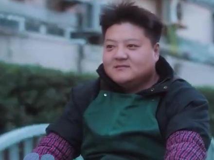 “曾想买保险换赔偿金养家”,大圆哥:从扛水泥到粉丝2118万,把遗憾熬成人生的转机
#抖音人物故事 #生活闪亮时2025