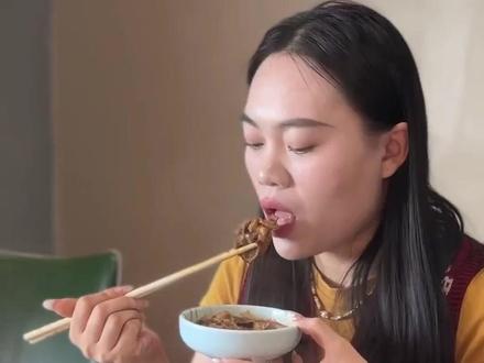 姐妹们看过来!蓉城老妈川味火锅4人餐,原价386,现268拿下。特色锅底配精选食材,可堂食外带,超900人消费,通辽开鲁别错过,快约! #酸汤肥牛 #五一必吃冰煮羊火锅店推荐 #朱光玉火锅 #火锅2-3人套餐附近团购 #吃儿火锅