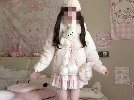 把自己拍成一米五了#柴呼呼原创设计 #嘉桐摇 #棉服 #冬季穿搭