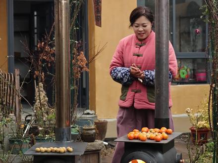 用液化气罐改柴火取暖炉的详细步骤和尺寸来啦,能烧柴,能烧煤,能烧炭,冬天放在屋里取暖、烧水做饭,还能围炉煮茶,太实用了#柴火取暖炉 #柴火炉 #我的乡村生活 #杨丽小院 #超级皖