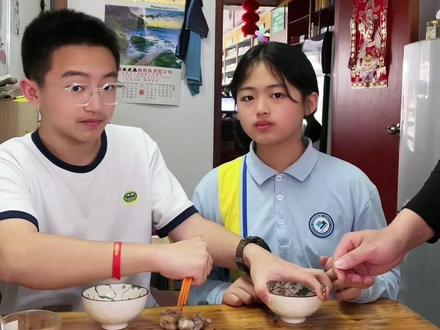 重亲情、爱家庭,希望儿子女儿最后争着洗碗的动作是发自内心的。#爸爸带娃 #家有儿女 #手足情深 #家庭日常 #怡宝成长日记