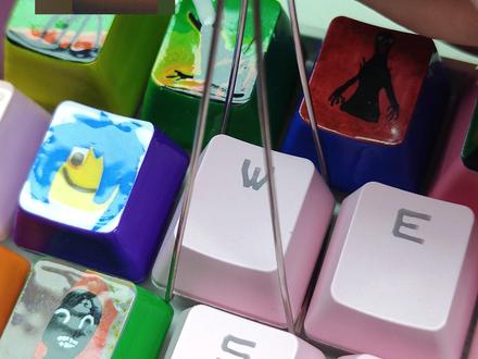 在键帽上画树兽 #丙烯马克笔 #绘画 #diy #恐怖