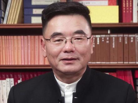 读懂国学经典 爱我泱泱中华 计划讲解完成30本+的国学经典(书单上有43本),目前已经讲完17本,正在直播上课的有四本。会员一次性报名即可,前面讲完的课程都有视频回放+讲课课件,报名后即刻就能安排学习,并能马上参加老师每周五天的直播课程,后续要讲解的各门经典,也不需要再报名,课程长期有效,活到老,学到老。报名后马上加入到读书会大家庭的会员群,一起交流一起学习,相互鼓励,共同前行。有任何问题可以咨询教练或客服,也可以留下您的联系方式,继续沟通。#国学经典