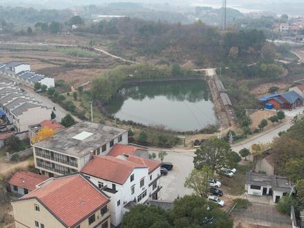湖北黄岗林家大湾,实拍林彪元帅蜡像,就像本人坐在那里一样