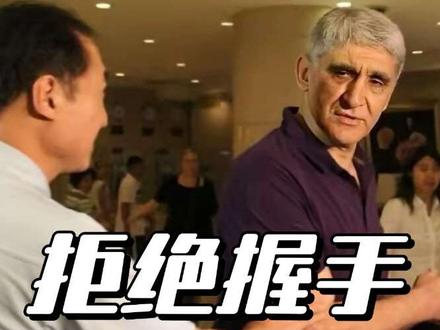 扬纳基斯的握手门事件,究竟是怎么回事?