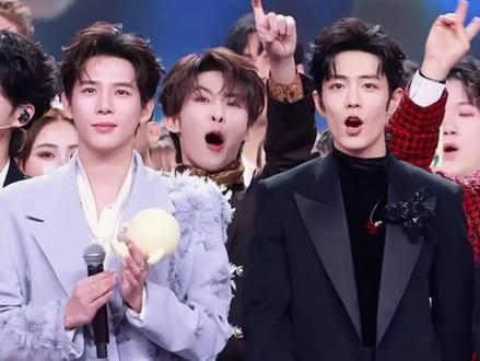 肖战王安宇跨年夜同框 是谁爽到了!(素材来源见水印)#肖战 #王安宇 #东方卫视跨年晚会 #磕到了 #双厨狂喜
