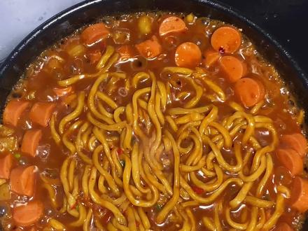 ❗️这碗面成本不到5块💰土豆泥火腿焖面#纯手工制作美食 #晒出你们觉得很香的美食 #面条 #焖面