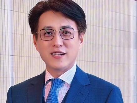 靳东与周华健,同月同日生的摩羯座,一个温润如玉,一个少年不改。👍
#靳东 #周华健 #娱乐圈神仙友谊 #青春回忆杀 #周华健北京演唱会