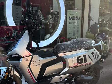 小牛F400T加装坐垫和中箱,这还不迷死个人,帅到没朋友呀#小牛电动 #小牛新品 #新国标电动车 @小牛电动在温州 @小牛电动 李四