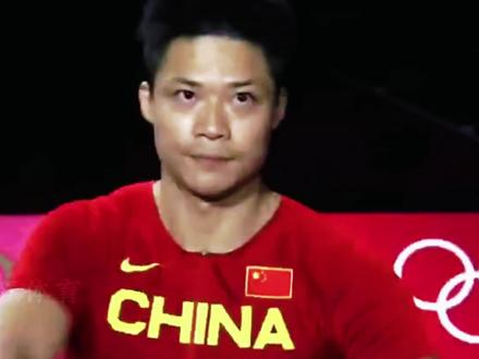 偏我来时不逢春!全运会告别书写巅峰,青春谢幕热爱不朽传奇永存 这届全运会,是太多体育传奇的告别舞台。36 岁苏炳添带着满身伤病,在故乡赛道挥别挚爱的跑道,曾以 “自杀式换腿” 打破黄种人极限,如今从容谢幕;21 岁张家齐两度与奥运单人资格擦肩而过,用全运会最后一舞诠释 “人生不止 10 米台”;马龙与许昕 20 年战友深情,在赛场落泪相拥,见证一个时代的落幕;巩立娇三针封闭扛住 25 年孤勇,独守中国铅球 18 年,终以五连冠完美收官;雅思组合用最后一记扣杀,为省队献上告别战。
竞技体育总有遗憾,但他们以最燃的方式退场,用坚守与热爱定义 “现役” 重量。一代人告别,一代人登场,他们跑过的赛道、投出的铅球、打出的每一拍,都已刻进中国体育的传承里,让后来者仰望,让热爱永不落幕。#张家齐 #苏炳添 #马龙 #巩立姣 #雅思组合