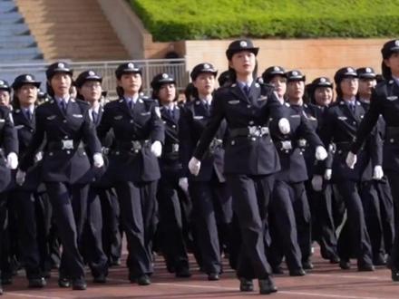 盘点中国女警的帅气名场面,真是巾帼不让须眉,红颜更胜儿郎! #女警 #警察 #巾帼不让须眉 #帅气