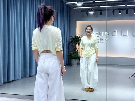 新舞《扬鞭策马闯天涯》完整版广场舞背面演示上菜,一起闯起来炸广场去吧😛#扬鞭策马闯天涯 #原创编舞 #最潮广场舞 #热门 @抖音小助手