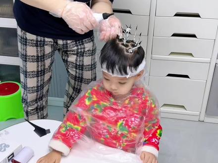 快过年了,给孩子安排个锡纸烫,太帅气了,操作简单大家可参考🤔#锡纸烫 #宝宝发型 #儿童发型