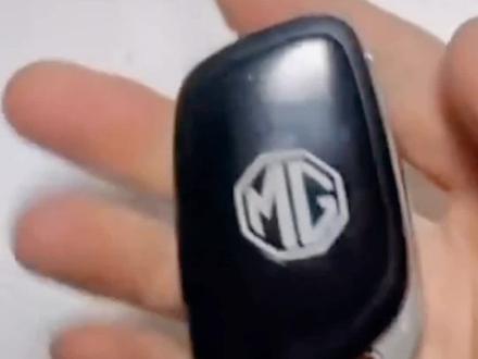 #新款名爵钥匙换电池 #名爵hs钥匙换电池 #名爵MG6钥匙更换电池 #名爵mg5钥匙换电池 #名爵zs钥匙换电池 名爵全系列钥匙更换电池视频以及电池型号的选择。