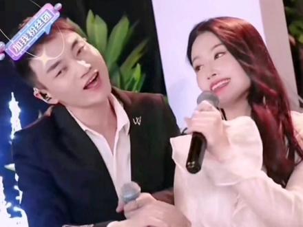 时隔一年,杨昊在小艾直播间再一次合作经典老歌《花桥流水》,不一样的演绎,不一样的感觉,好听@小艾(晚九点直播) @📯 杨昊❣️新歌《一个人喝醉的夜》 #热门音乐🔥 #完美组合 #经典老歌