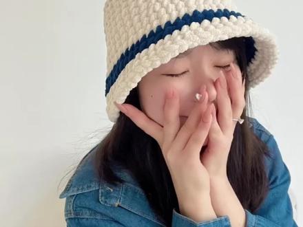 温暖的冰条线渔夫帽钩织教程。#渔夫帽 #钩针钩帽子教程 #这个冬天不怕冷 #松鼠绒帽子教程