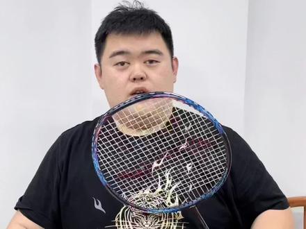 球拍维护保养 如何剪断球线#羽毛球 #羽毛球拍 #尤尼克斯穿线机 #尤尼克斯p9 #体育用品 #穿线师穿线