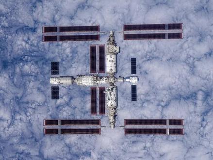 中国空间站组合体全貌高清图像首次公布,照片是如何拍摄的? 中国载人航天首次发布空间站组合体以地球为背景的全貌高清图像,这组太空中的照片是怎么拍摄的?#中国空间站全貌高清图像首次公布 #中国空间站 #空间站 #太空探索 #探索宇宙 #走进太空 #航空航天科普 #神舟十六号 #空间实拍