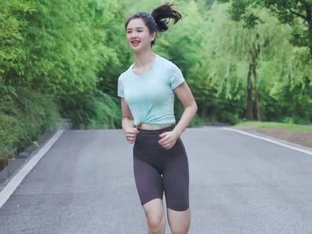 一双能陪你跑到底的跑鞋 特步2000公里见证你的蜕变 #2000公里挑战 #特步两千公里#特步燃动24小时