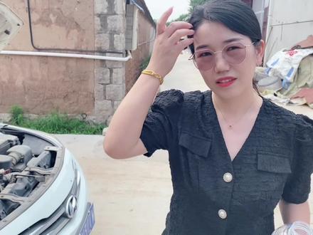 媳妇好心帮倒忙,把玻璃水加到汽车机油里,差点出大事