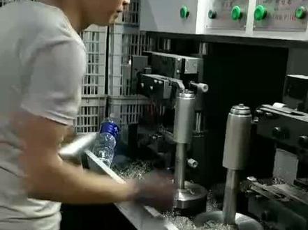 浙江做保温杯平口底他们夫妻两人只要有活干2万左右一个月