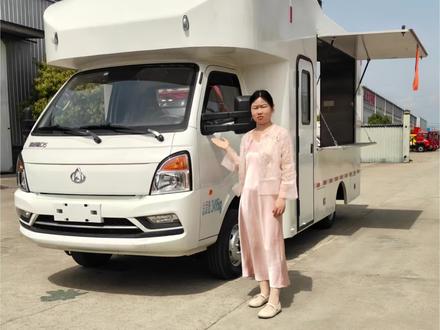 长安增程式房餐车,能摆摊能住宿,底盘自带电池,设备用电无忧 C型房车的外形,还是自动挡车型,女司机也能轻松开,3米9的车厢,摆摊设备随心加装#摆摊 #房车旅行 #售货车#小吃车#小本创业好项目