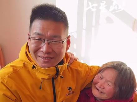 道友回家与妈妈热泪拥抱 #荒野求生#荒野道友#道友回家