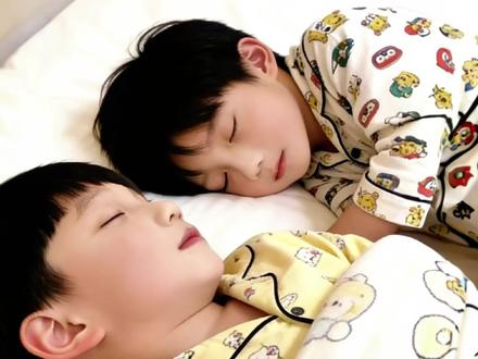 世界这么大 豚馒又这么小 这叫我怎么放心的下#橹穆 #橹橹春韵穆穆良朝 #同人 #ai #271199