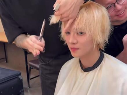 超萌的宝宝哥 对自己的新发型很满意#鹿晗 #我担秒了全世界