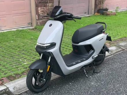九号N370c银灰色 1000公里 5月4日激
72V23A金超威 电池状态100 续航70上
未上牌 合格证发票齐 钥匙卡片齐 app可过
整车98新 轻微刮花几处 成色完美漂亮
全原装 加装了大一点电池 续航更高
#九号 #n370c #灰色