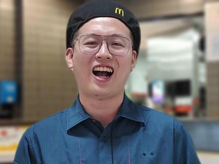 你点随心配1+1是不是也只选双层吉士堡? #不如随心配 #麦麦员工随心配#麦当劳 #打工人 #段子 @DOU+小助手