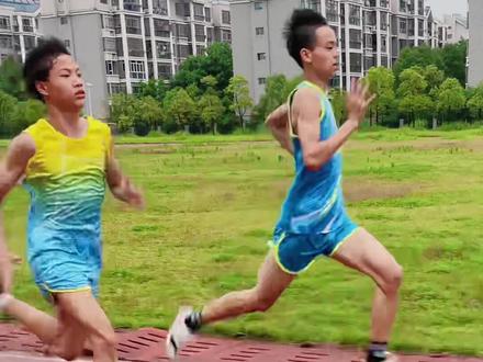 文明其精神,野蛮其体魄。分宜五中小学部六年级袁宇成,训练7个月时间大幅度打破县100米,400米纪录,100米电计12秒29,400米电计55秒1。今日训练最后一个400米勇于挑战大师兄何梦杰,成绩58秒6。