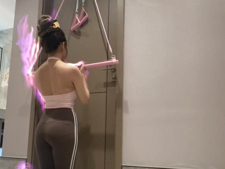 春节在家偷偷变美🧨一根弹力绳练背指南 #开肩美背 #居家健身 #改善体态 #圆肩驼背 #弹力绳训练