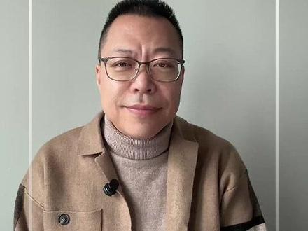 女留学生与陪读妈妈的信任危机 #牢A 这事办的,#三通一达 ”这类带有明显侮辱性暗示的语言。这种现象在心理学上称为“外群体同质化效应”—— 人们倾向于夸大外群体成员的相似性。这种#认知偏差 让复杂的社会适应问题,异化为简单的#道德审判 。或许该拒绝“用10%的极端案例定义90%的普通人”开始。