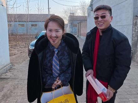 我感觉今年送礼的时候叔有点不大高兴了 #过年 #康保勇 #保勇先生 #高唐保勇 #现实保勇人不错 @保勇先生⁷¹²