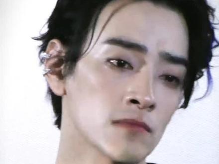 一直在演渣男和变态! #郑云龙 #电影拼桌 #抽象 #宿命感 #万物皆可卷春味 cr.愿我如星君如月.