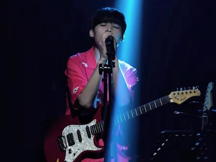 “我亲爱的野白花 今天的你又在哪”
#戚百草 #青春